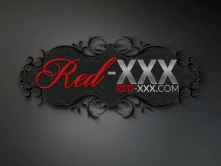 Perfected אדום xxx זיונים שלה פילגיש לוסי עם א סטראפ